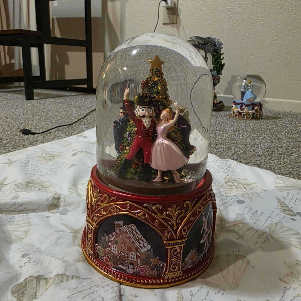 Roman Inc 2013 Nutcracker Ballet Musical Snow Globe 32072 - Clear Water - READ